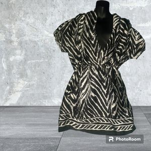 Womens Size 4  Corey P Silky top